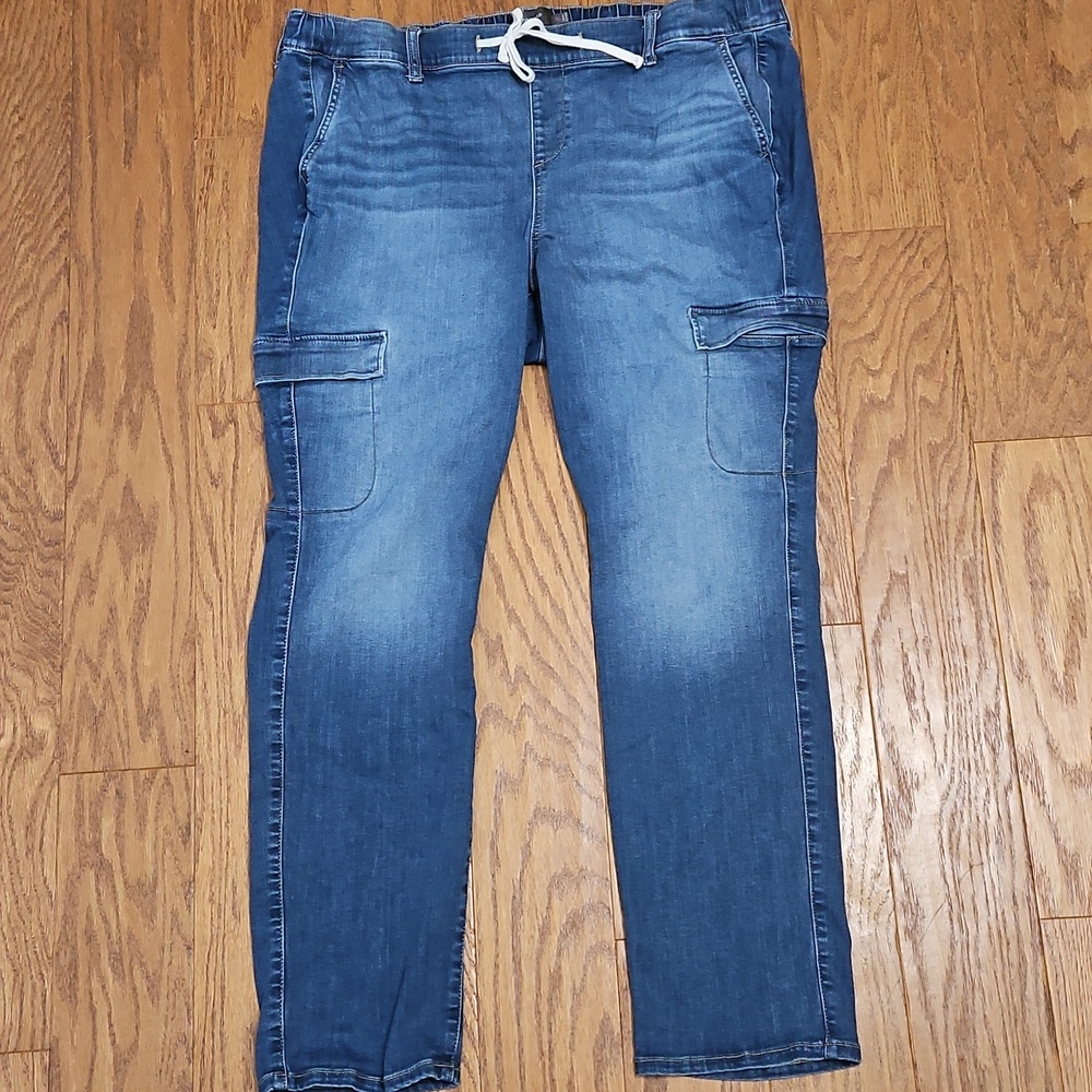 Torrid Weekend Boyfriend Mid-Rise Straight Cargo Jean  3 Tall (22-24) - Picture 2 of 8